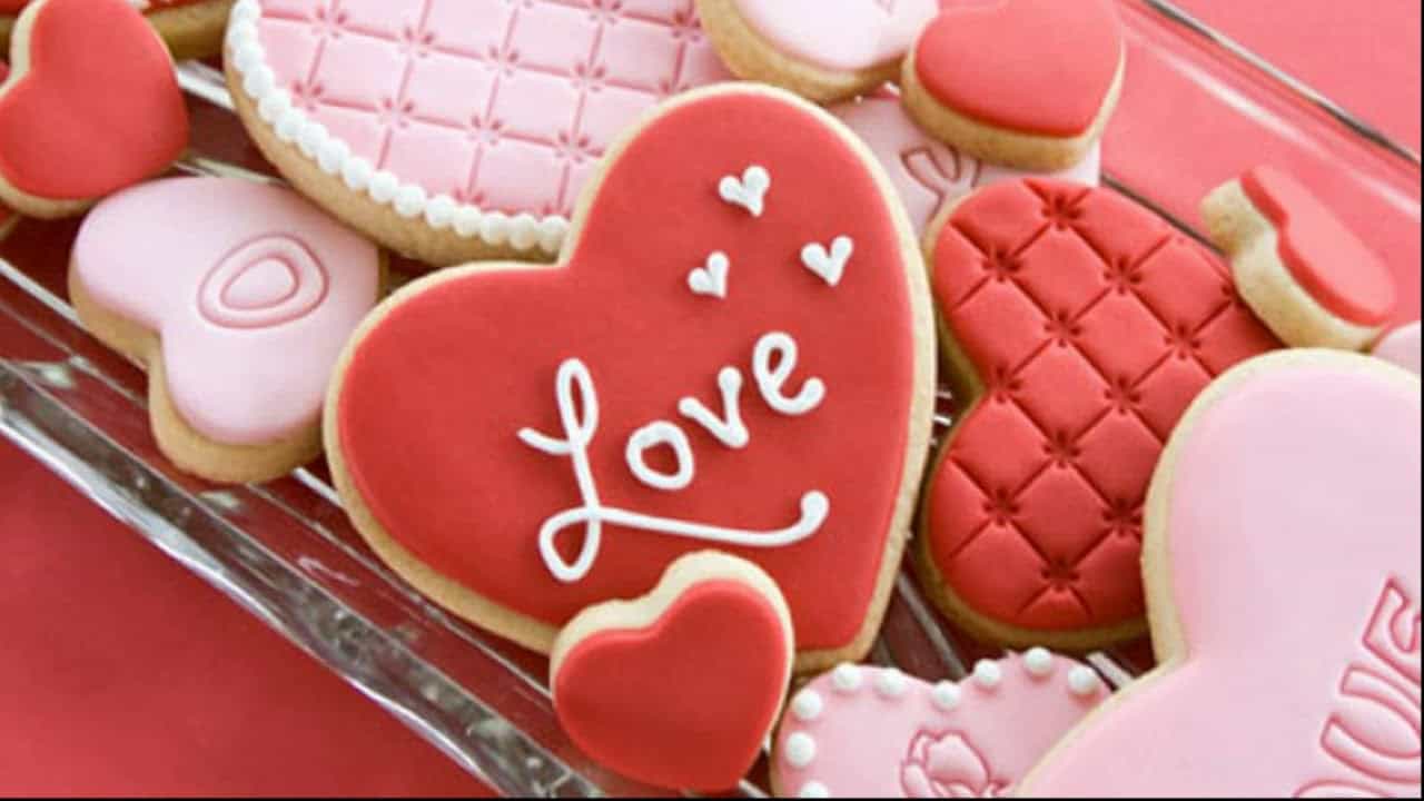 تصویر 2 از کوکی آیسینگ قلب با طراحی زیبا و رنگ های جذاب